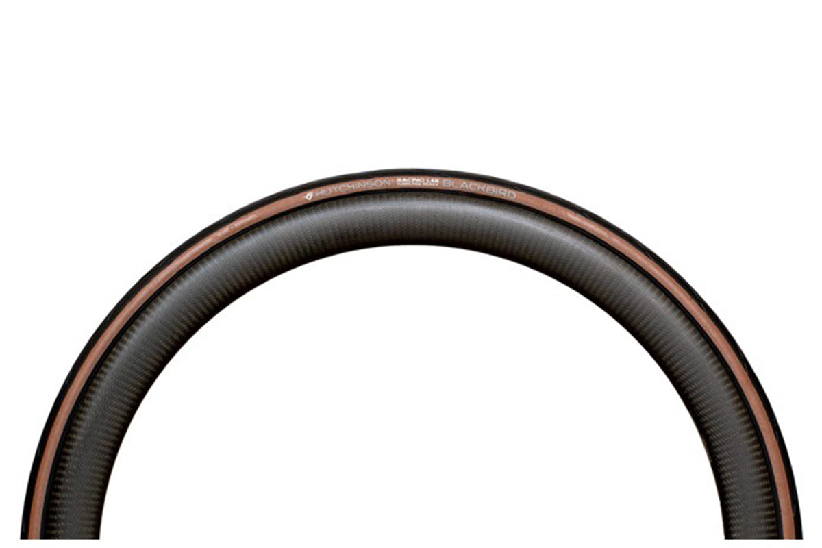 Pneu Velo Route Pneu Vélo Route Hutchinson Blackbird TLR - 700x28 - Tubeless Ready - Noir/Beige - Compatible Jante 28 (622) Pneus Velo 700 Pneu Velo Route Pneu Vélo Route Hutchinson Blackbird TLR - 700x28 - Tubeless Ready - Noir/Beige - Compatible Jante 28 (622) Pneus Velo 700