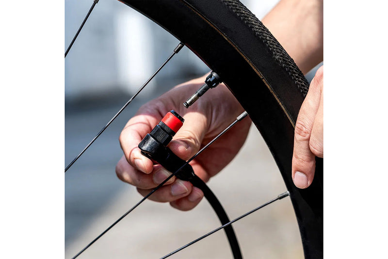 Lezyne ABS Pro Clik Chuck with Clik Valve Cores